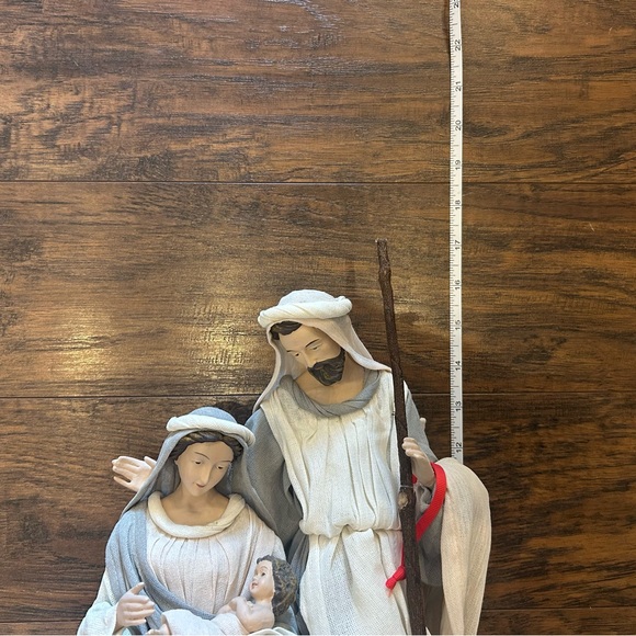 Hallmark Holy Family Nativity Decoration Table Top Mary Joseph Jesus Christmas - Picture 4 of 7